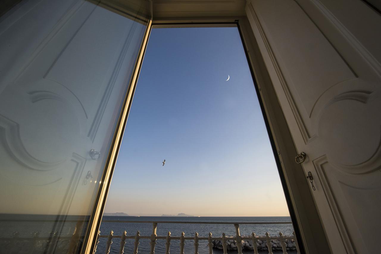 Mareluna Suite De Charme Naples Exterior photo